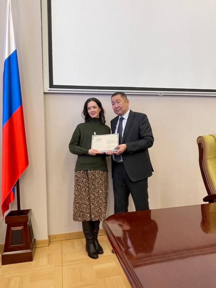 Вручение диплома о КПК_Поповой АН.jpg