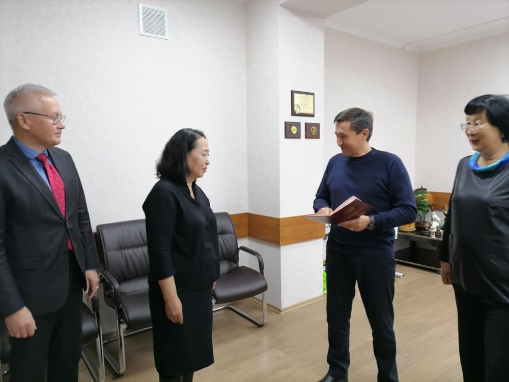 вручение диплома кандидата наук-1.jpg